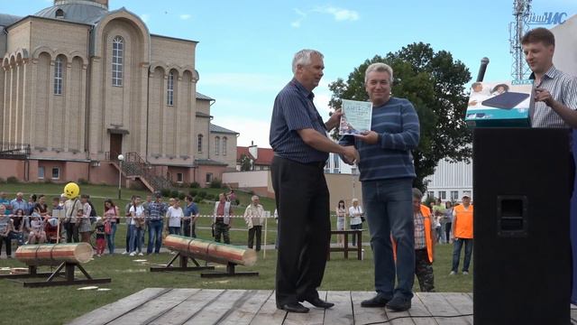 В Волковыске плавали на чем попало, сражались на мечах, стреляли из лука и пилили бревна смотреть онлайн