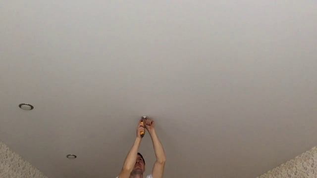 Крепление люстры в натяжной потолок смотреть онлайн