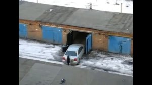 7 минут смеха!!!  Девушка заезжает в гараж