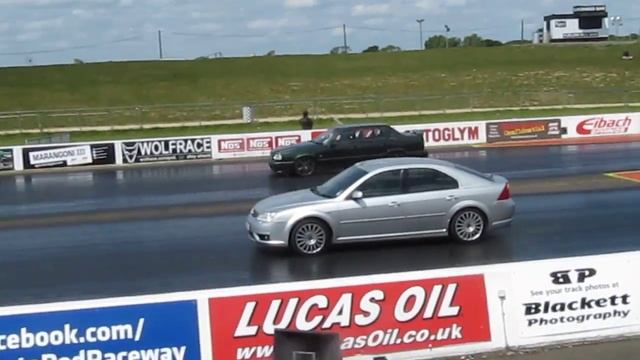 Ford Mondeo ST220 versus Volvo 850 T5-R Santa Pod 1/4 mile смотреть онлайн