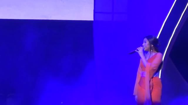 Morissette sings Reflection on Globe Disney event смотреть онлайн