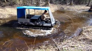 Вездеходы "Добрыня Турист и Транспортер первой версии"на лесной реке.