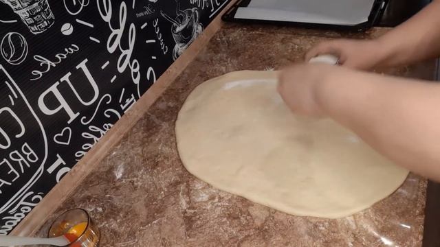 Булочки, розочки с изюмом. Buns,roses with raisins. смотреть онлайн