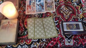 КТО В МЕНЯ ТАЙНО ВЛЮБЛЕН?КТО В МЕНЯ ВЛЮБЛЕН ТАРО?КТО ДУМАЕТ ОБО МНЕ ГАДАНИЕ.