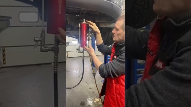 Пневмо и пневмомасляная очистка двигателя при замене масла ДВС смотреть онлайн