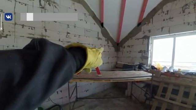 Гипсокартонный потолок на мансарде | монтаж парабарьера Tyvek AirGuard Reflexive, засыпаю ЭКОВАТУ смотреть онлайн