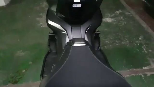 HONDA XADV750 DEFENSAS GIVI TN1156 + toma USB de carga rápida en manillar. смотреть онлайн