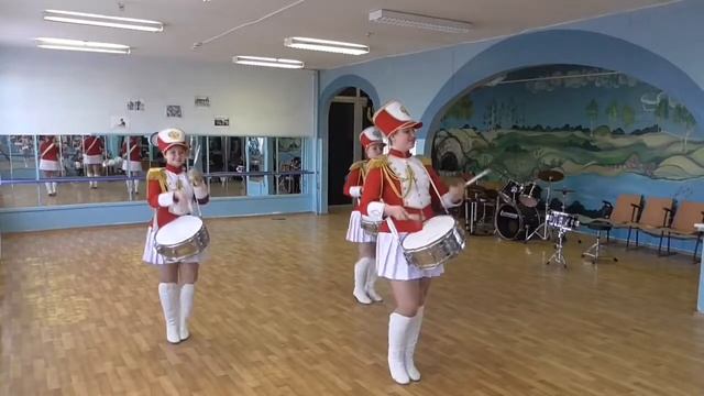 Ансамбль Барабан+ Брянск Строевой марш юниорки трио Захарченко Виктория Меркулова Анастасия Минаков смотреть онлайн
