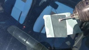 Остановить трещину на лобовом стекле.