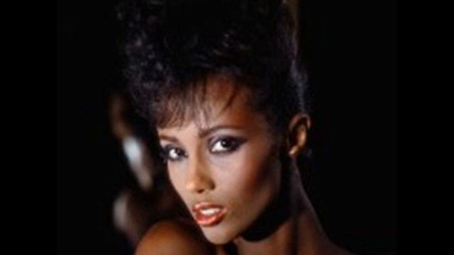 GRACE JONES LIBERTANGO IVE SEE THAT FACE BEFORE.wmv смотреть онлайн