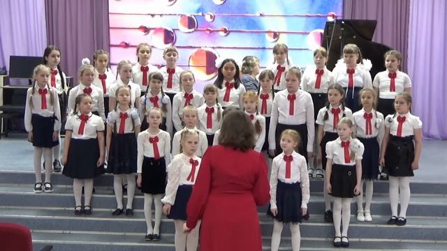 "Нотный бал" сл. Н. Соловьёвой, муз. Г. Струве. Младший хор МБУДО "ДМШ" г. Усолье-Сибирское смотреть онлайн