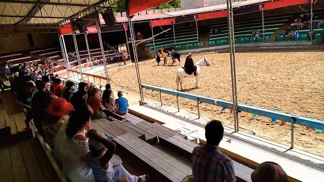 Реконструкция сражения рыцарей в замке на Чёрном море в Сукко смотреть онлайн