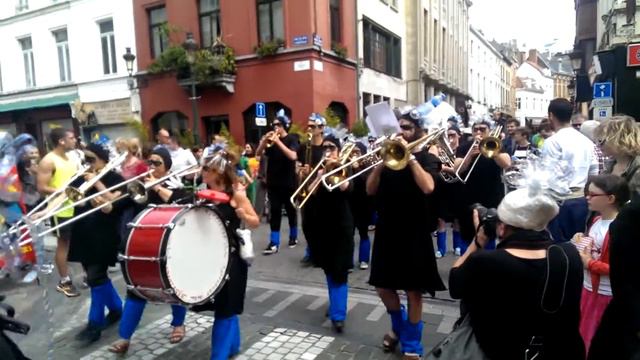 Zinneke Parade 2016 (Re Re Re) смотреть онлайн