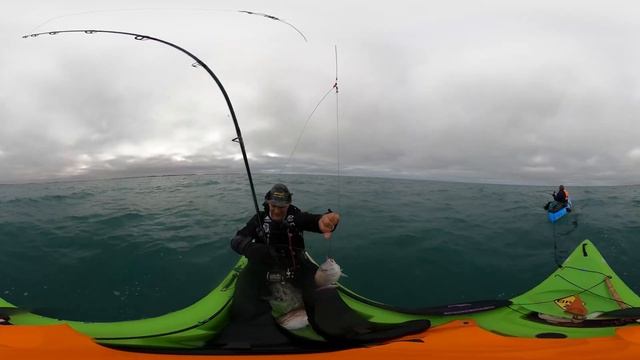 ✅#KAYAK #FISHING EN #MAR DEL SUR a 5000 mts..VR 360° смотреть онлайн