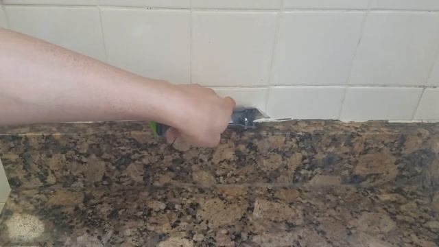 How To Use Gorilla 100% Silicone Sealant (White) - Seal Your Gap Without Gun - DIY Fixit