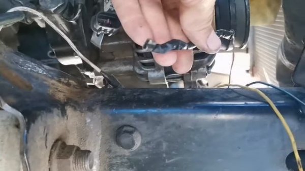 Mitsubishi L200. Не дает зарядку генератор. Ремонт проводки.