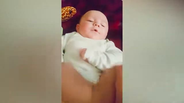 Смешные моменты когда малыш пукает Прикольное видео Смех до слез