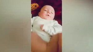 Смешные моменты когда малыш пукает Прикольное видео Смех до слез