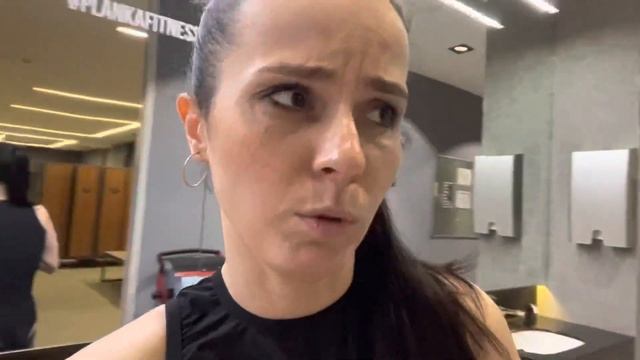 ТРЕШ-ОБЗОР ПЛАНКА ФИТНЕС ПСКОВ . Фитнес для богатых и на понтах смотреть онлайн