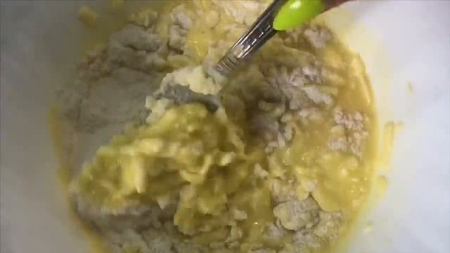 СЫРНЫЕ ОЛАДЬИ. САМЫЕ ВКУСНЫЕ ОЛАДЬИ С СЫРОМ. смотреть онлайн