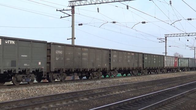 Электровозы ВЛ80С-1503/2499 и ВЛ80С-2723 с грузовым поездом