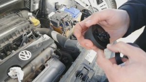 Замена уплотнительной прокладки крышки маслозаливной горловины на VW