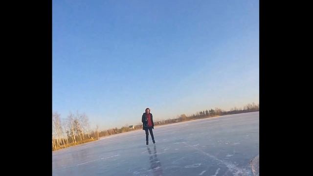 по ЛЬДУ на МОТОЦИКЛЕ , бюджетная ОШИПОВКА , МОРОЗНЫЕ ВЫХОДНЫЕ С КАЙФОМ , ЖИГА ДРИФТ xD смотреть онлайн