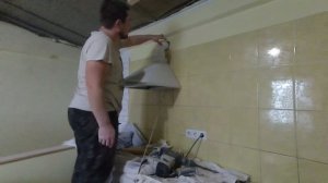 Монтаж вытяжки на кухне через стену(мой опыт)