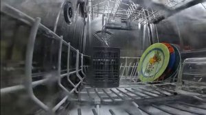 Процесс мойки изнутри в посудомоечной машине