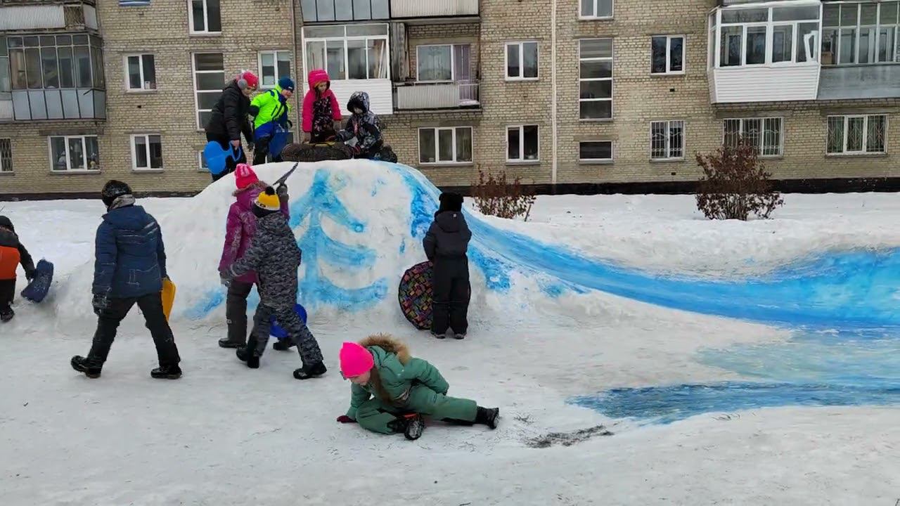 Лёва на завитушке.