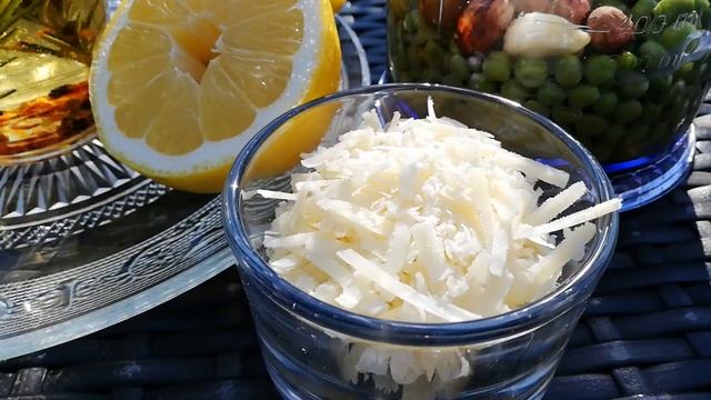 Соус Песто из зелёного горошка и начинка для пирожков и блинчиков.