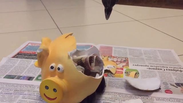 Нежно разбиваем копилку с деньгами смотреть онлайн