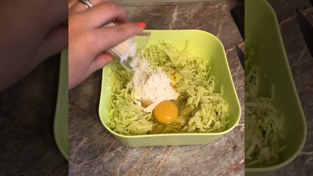 Бомбические блинчики из кабачков с мясом ❤️ смотреть онлайн