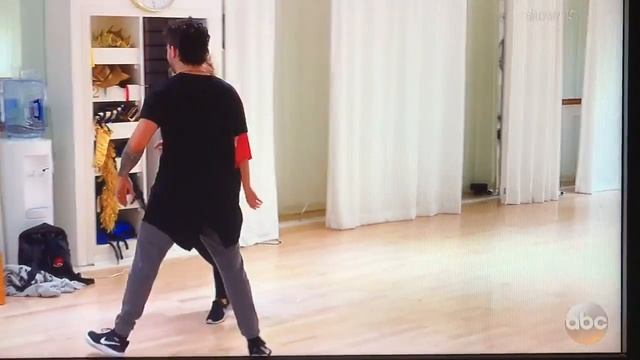 lindsey stirling and mark ballas- Salsa смотреть онлайн