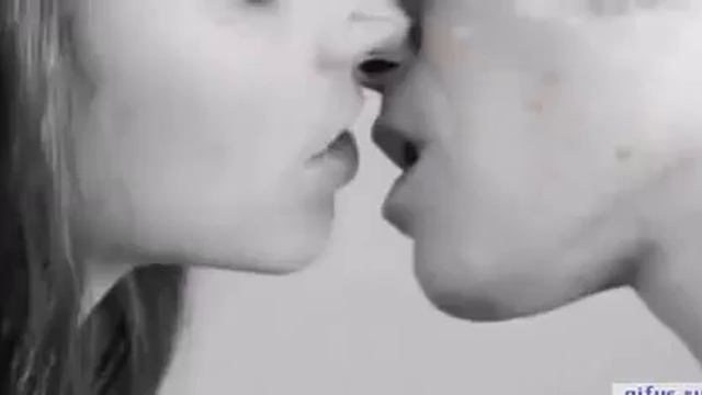 САМЫЕ СТРАСТНЫЕ ПОЦЕЛУИ смотреть онлайн