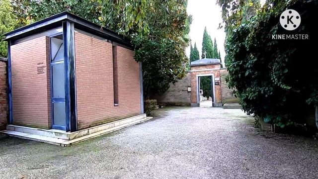 VENICE, ITALY CEMETERY ON THE ISLAND OF SAN MICHELE. смотреть онлайн