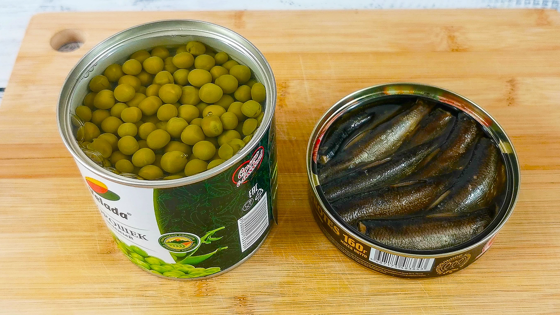 Беру шпроты, банку горошка и готовлю очень вкусный салат смотреть онлайн