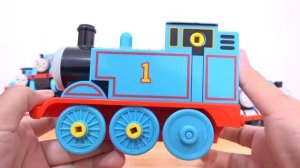 Thomas & Friends toys come out of the box Tomy fanclub