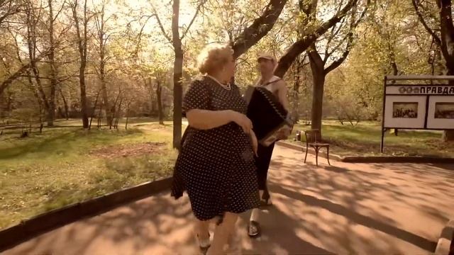 А за окошком месяц май смотреть онлайн