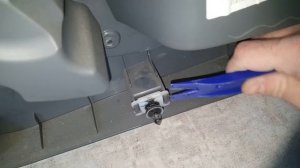 Как снять обшивку передней двери Форд Фокус 2