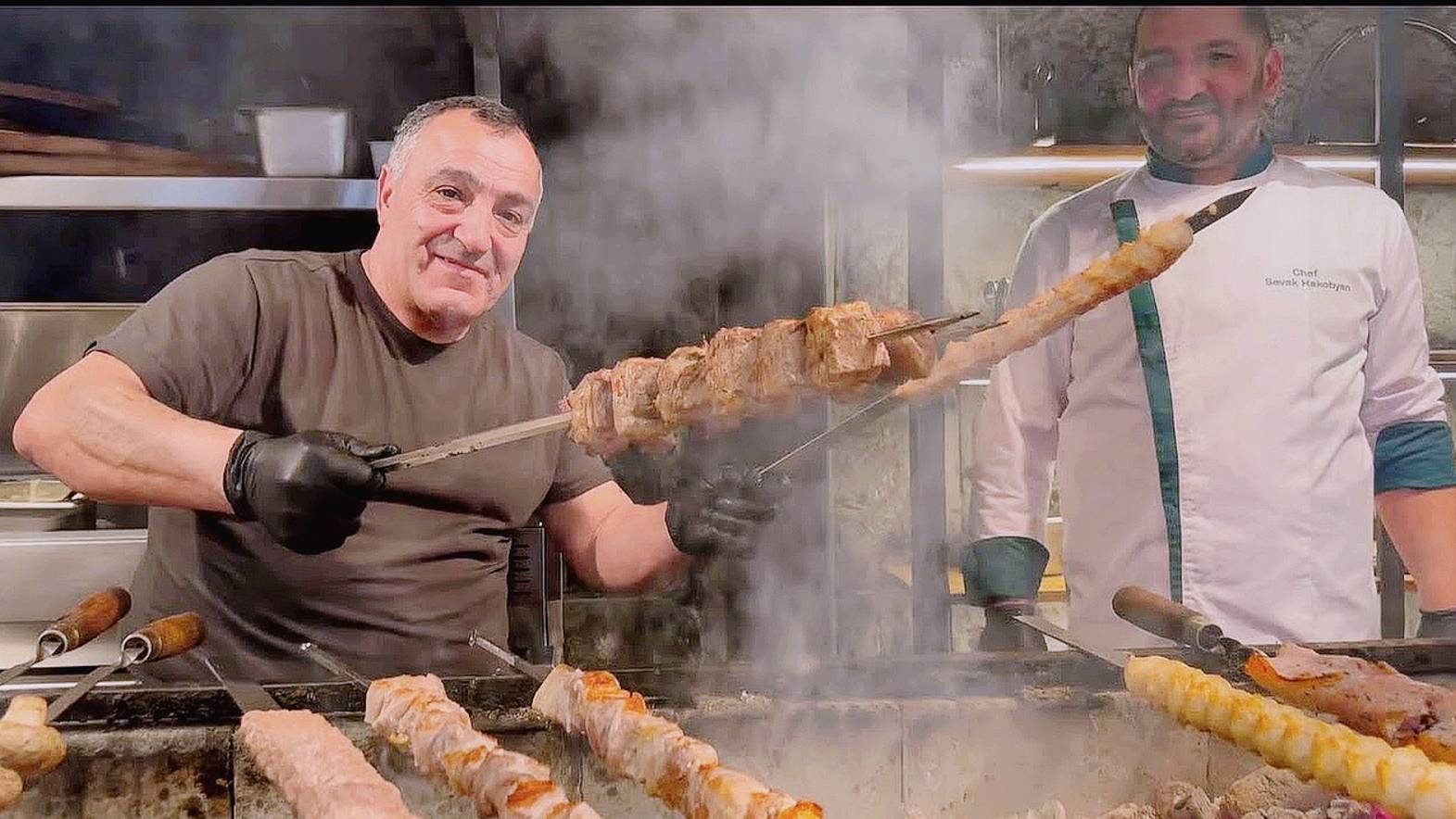 Приготовление большого ассортимента блюд с армянским шеф-поваром в ресторане GRILLIAN смотреть онлайн