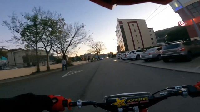 Вечерние покатушки с девушкой и друзьями на мопеде альфа!!! смотреть онлайн