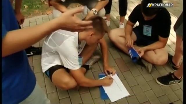 В краснодарском сквере устроили краеведческую викторину для школьников смотреть онлайн