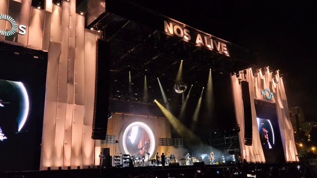 Arctic Monkeys - Arabella (NOS Alive 2023) смотреть онлайн