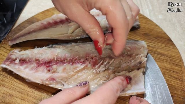 БЫСТРАЯ РАЗДЕЛКА СКУМБРИИ НА ФИЛЕ Красивая и вкусная подача скумбрии на праздничный стол смотреть онлайн