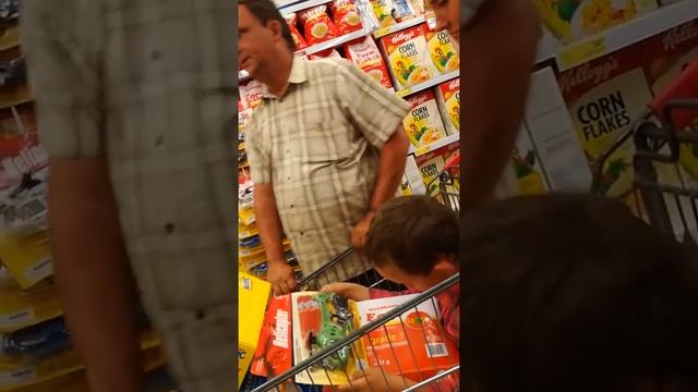 This Family Lost Their Money and a Good Samaritan Found Them смотреть онлайн