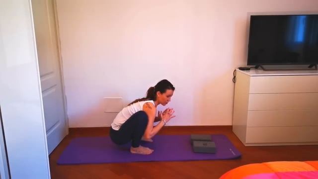 Маласана для начинающих. #маласана или поза гирлянды