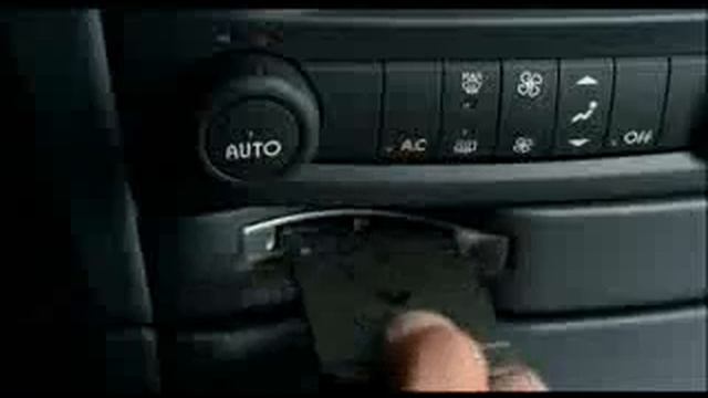 Anuncio oficial de Renault Laguna - España 2004 смотреть онлайн