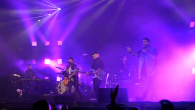 Antonio Orozco - Como un burro amarrado a la puerta del baile (Fuenlabrada 2017) смотреть онлайн