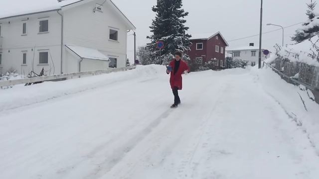 Norwegian Man Slides Down Snowy Hill While Drinking Coffee | Like a Boss смотреть онлайн